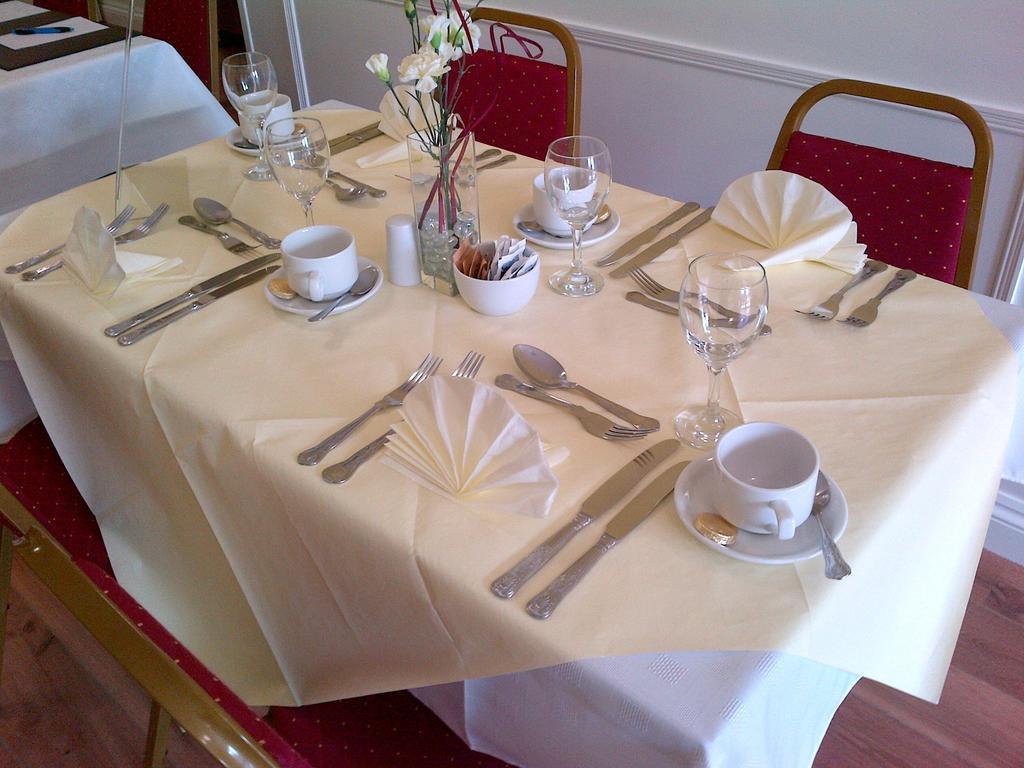 Bed and Breakfast Emlyn Arms Llanarthney Экстерьер фото
